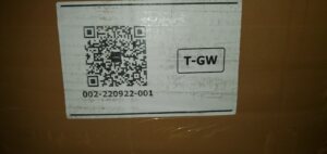 White Kratom powder QR code box traceability to farmers and regions.