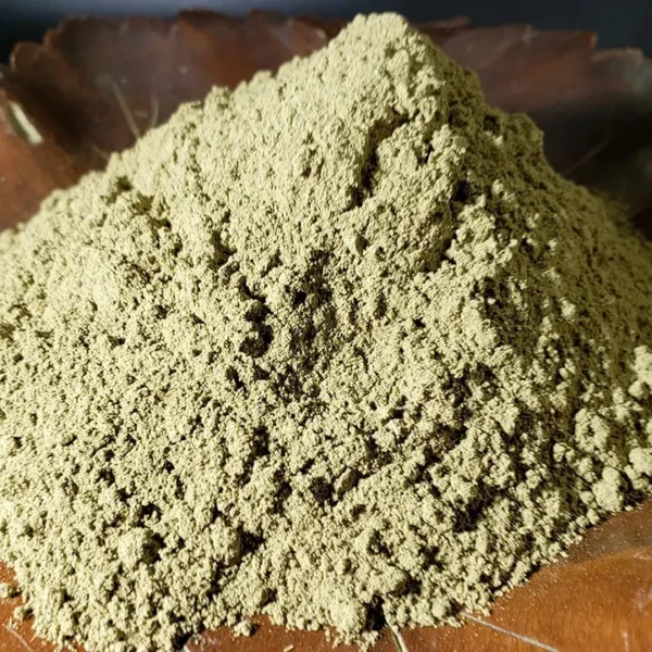 White Kratom Powder displayed in a wooden leaf-shaped dish, emphasizing its pure color and smooth texture.