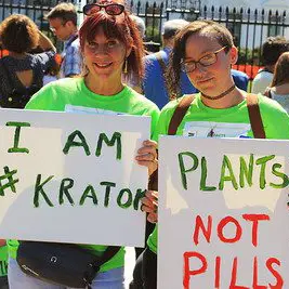 Plants not pills #iamkratom signs at the kratom rally washington dc 2016